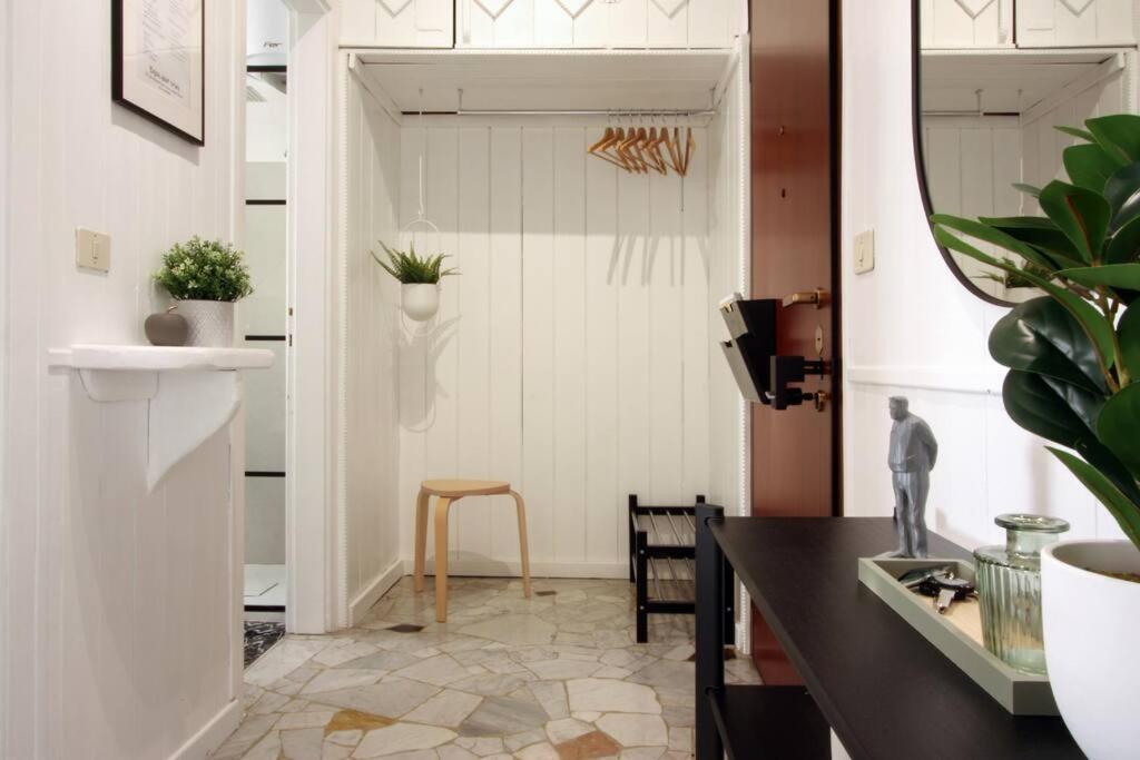 Primaticcio Metro E Aria Condizionata Apartment Milan Bagian luar foto