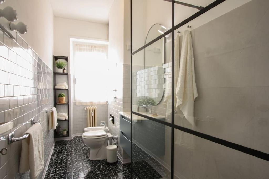 Primaticcio Metro E Aria Condizionata Apartment Milan Bagian luar foto