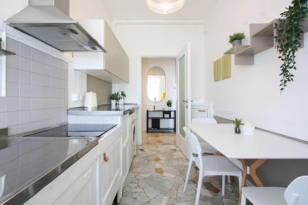 Primaticcio Metro E Aria Condizionata Apartment Milan Bagian luar foto