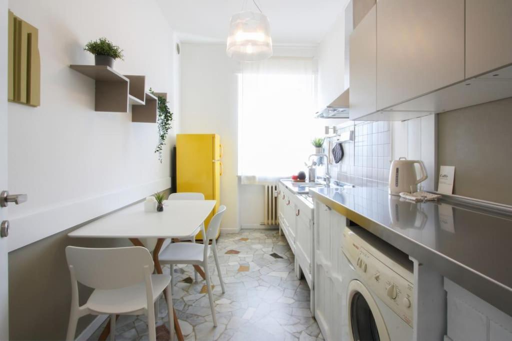 Primaticcio Metro E Aria Condizionata Apartment Milan Bagian luar foto